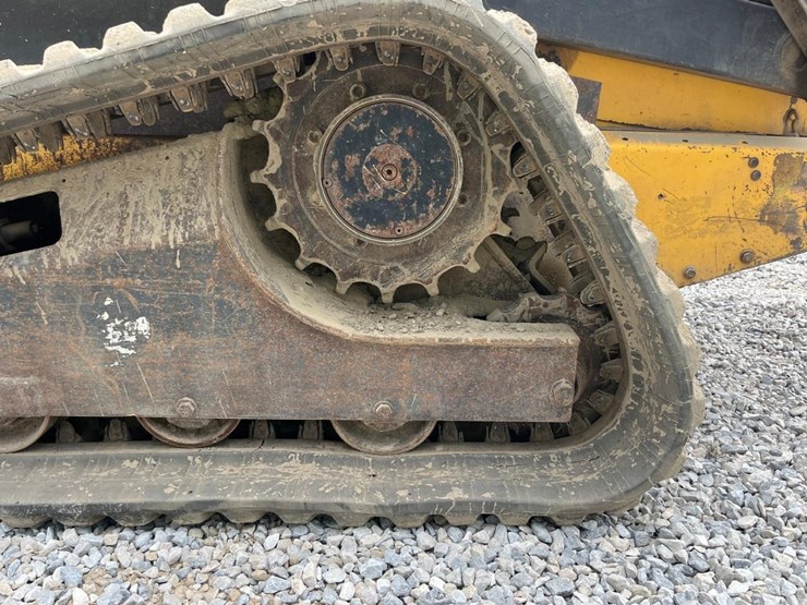 new-holland-c185-image-14