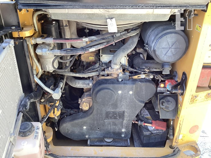 2021-caterpillar-299d3-image-12