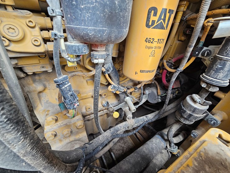 2023-caterpillar-953-image-39
