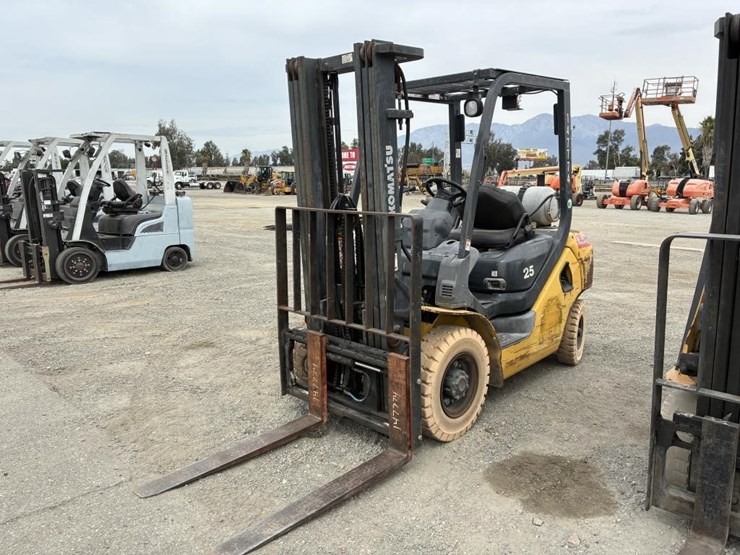 2015-komatsu-fg25ht-16-image-1