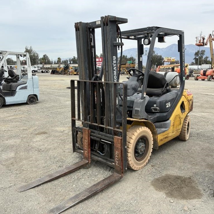 2015 KOMATSU FG25HT-16