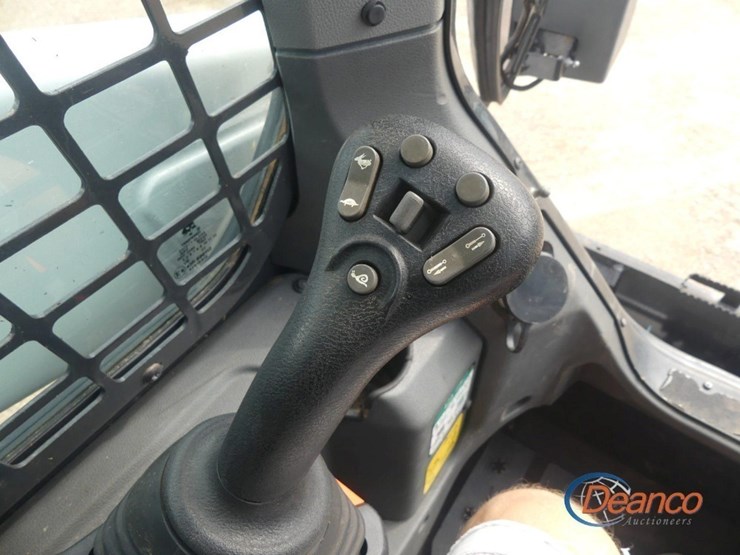 2023-bobcat-t64-image-10