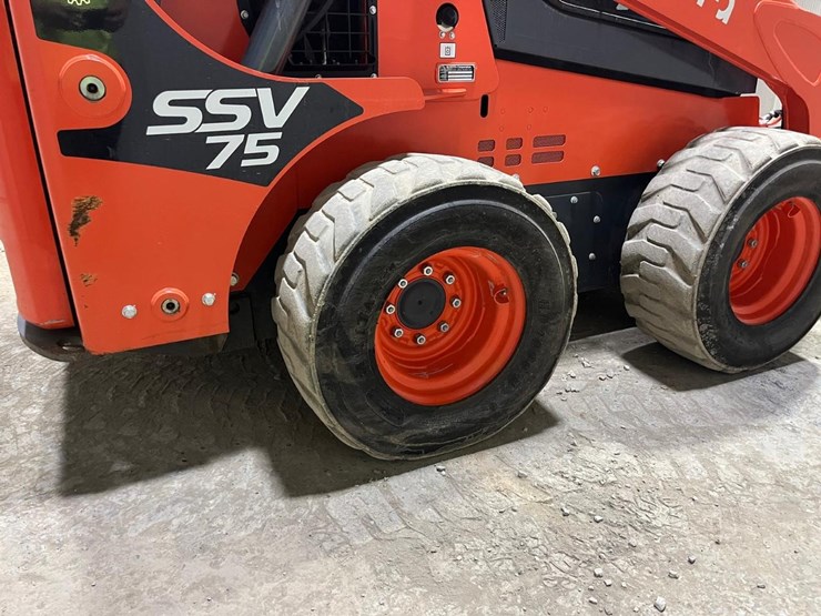 2023-kubota-ssv75-image-15