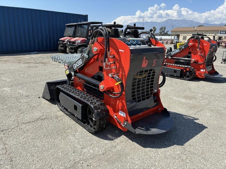 2025-aboss-gh380-skid-steer-track-loader-image-4