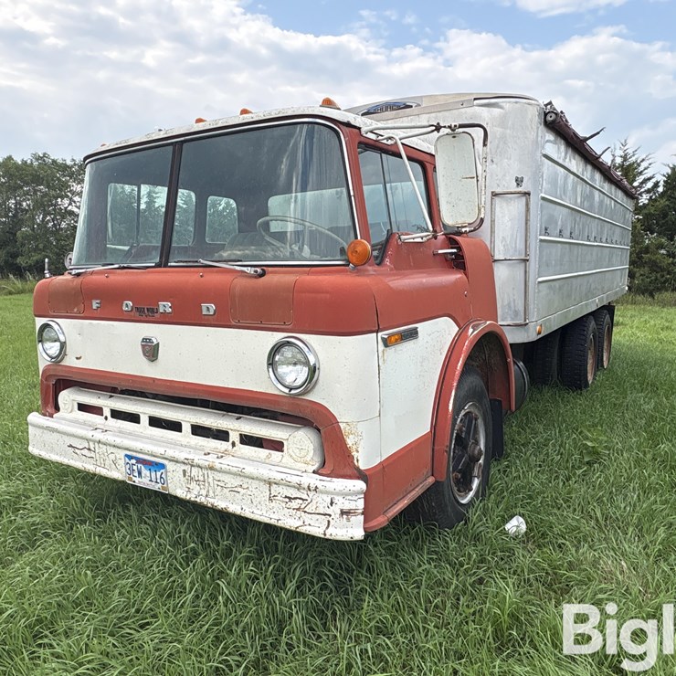 1973 FORD C750