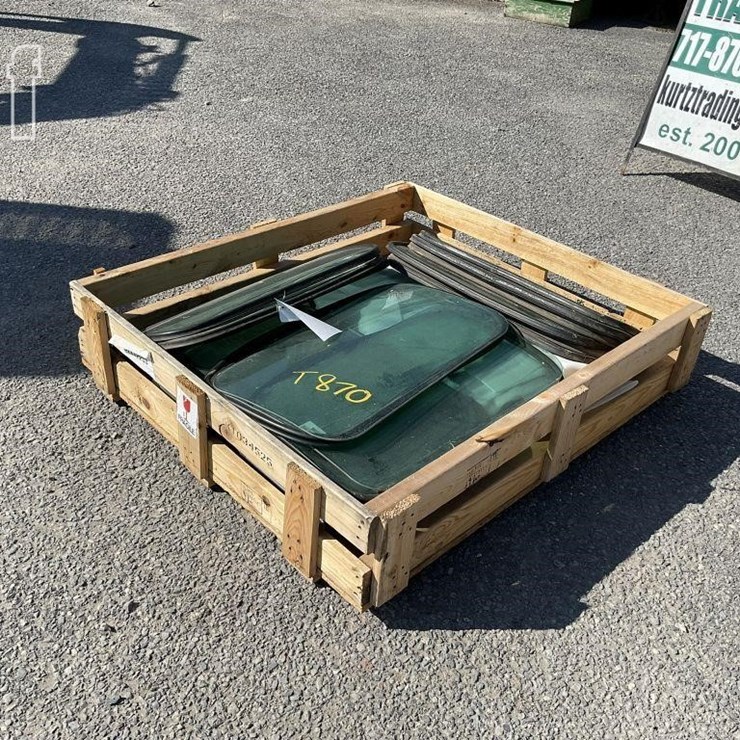 PALLET OF BOBCAT M SERIES REAR GLASS
