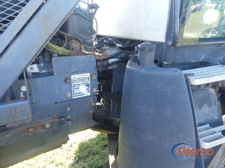 new-holland-tv140-image-7