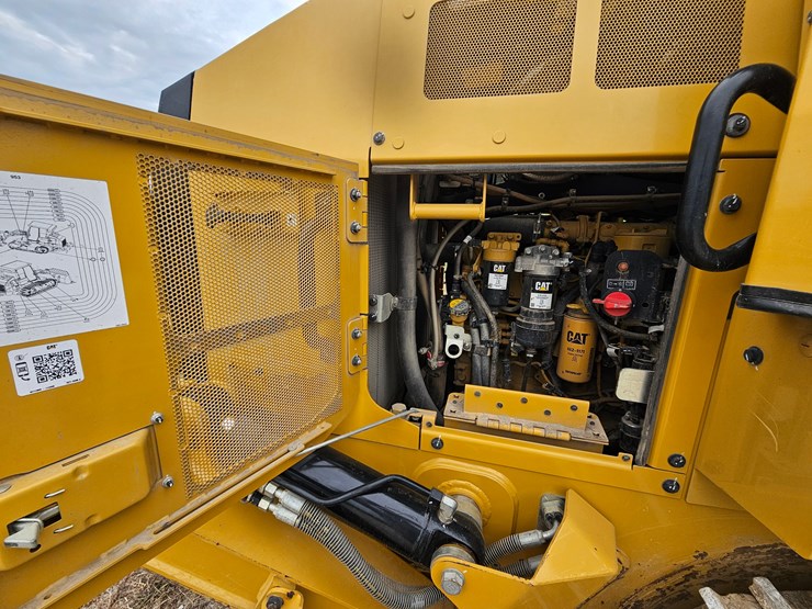 2023-caterpillar-953-image-36