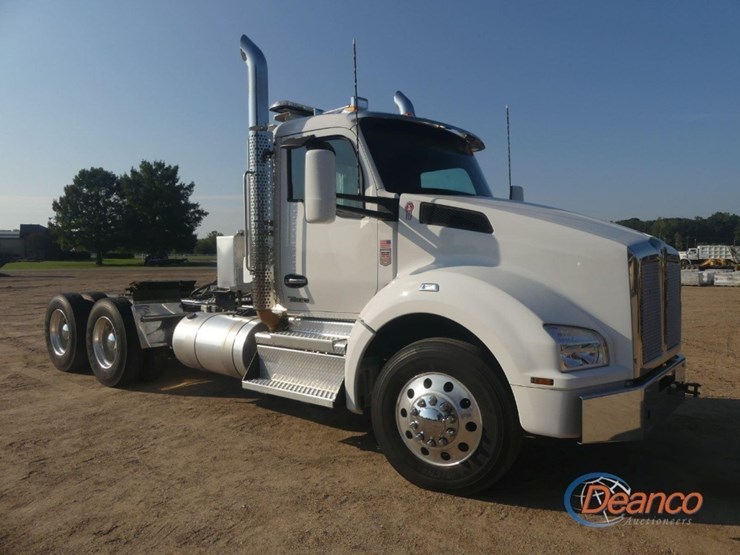 2024-kenworth-t880-image-1