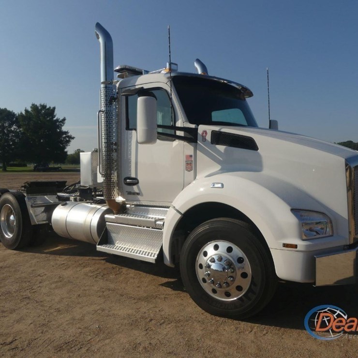 2024 KENWORTH T880