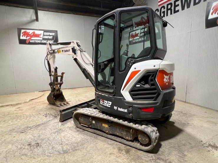 2020-bobcat-e32i-image-3