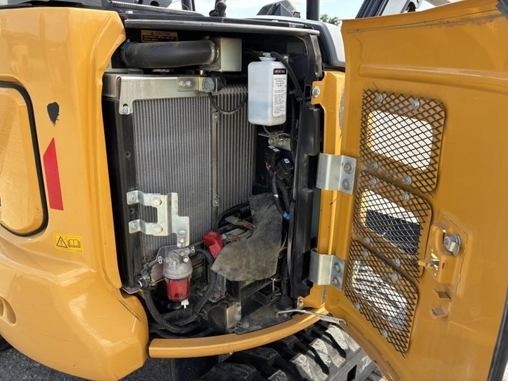 2024-deere-35g-image-15