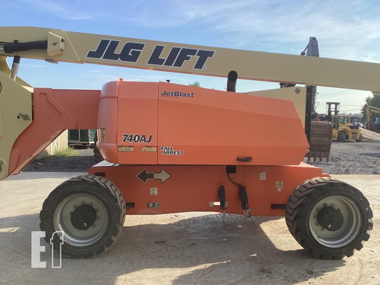 2015-jlg-740aj-image-5