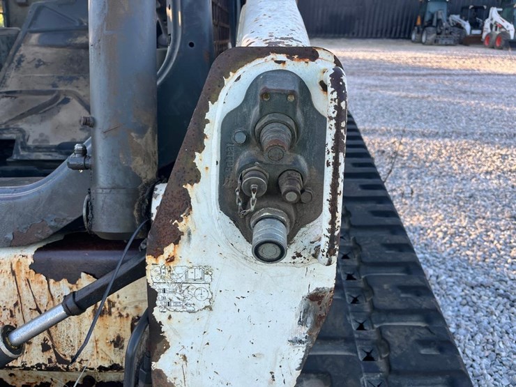 2012-bobcat-t870-image-10