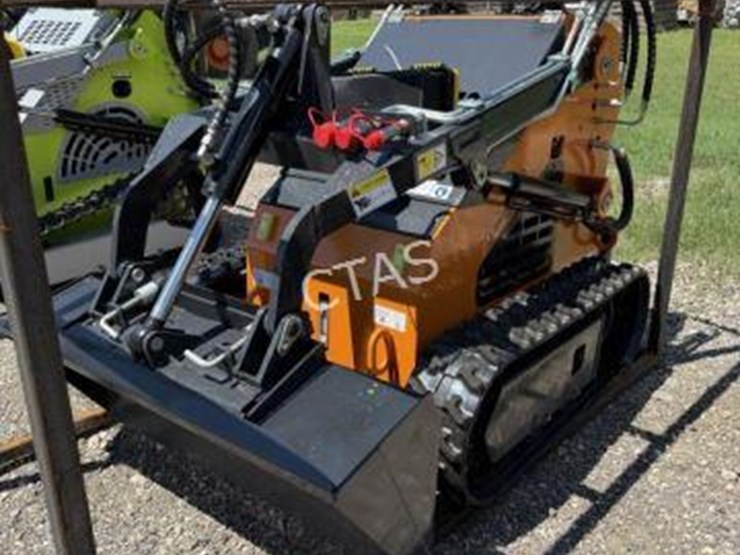 #42-•-land-hero-mini-skid-steer-image-2