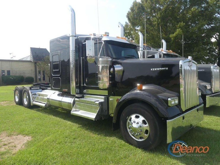 2024-kenworth-w900l-image-1