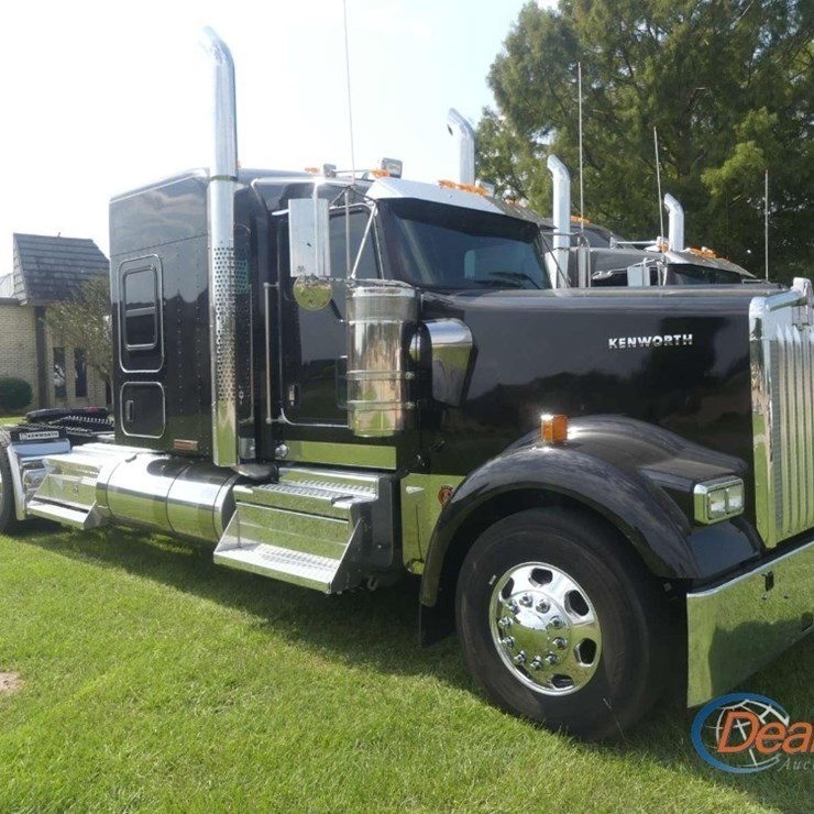 2024 KENWORTH W900L
