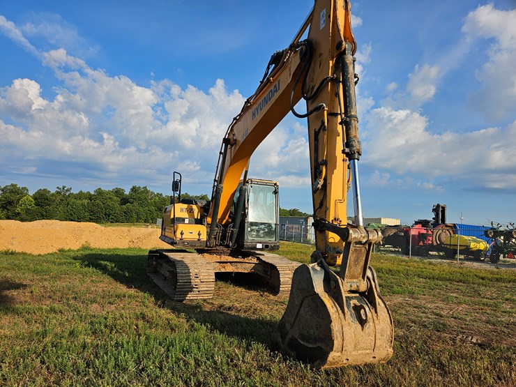 #21999-•-2020-hyundai-hx220lc-excavator-image-2