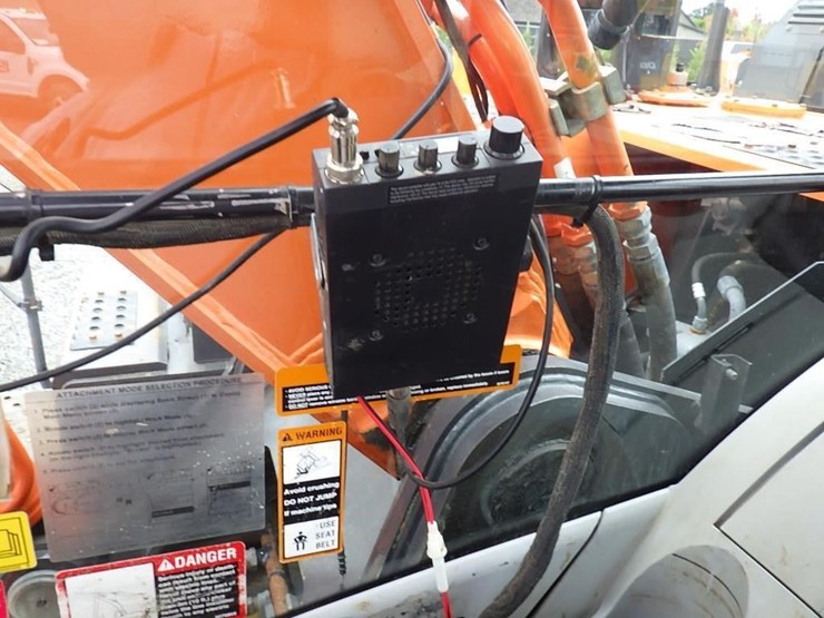 2015-hitachi-zx350lc-6n-image-41