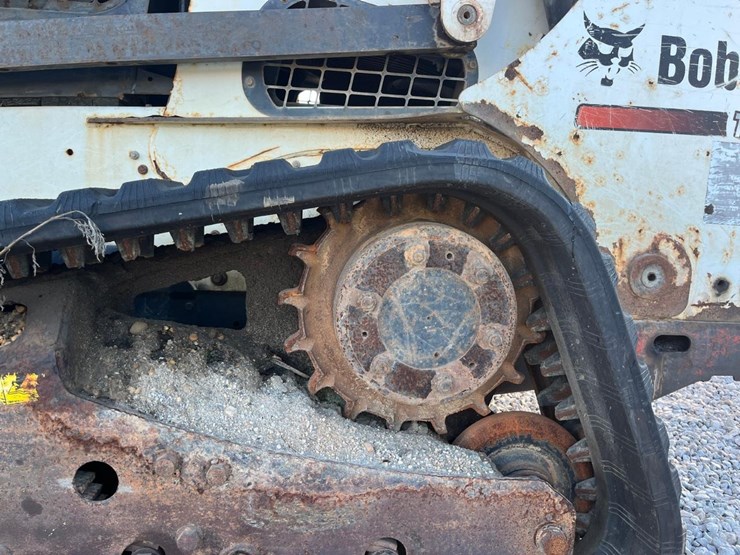 2012-bobcat-t870-image-13