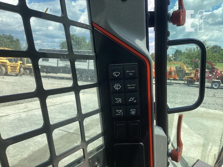 2023-bobcat-t64-image-18