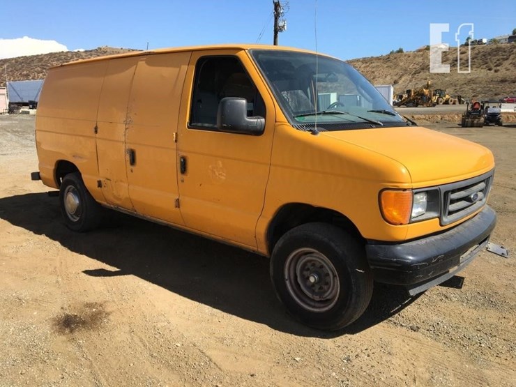 2004-ford-e250-image-2