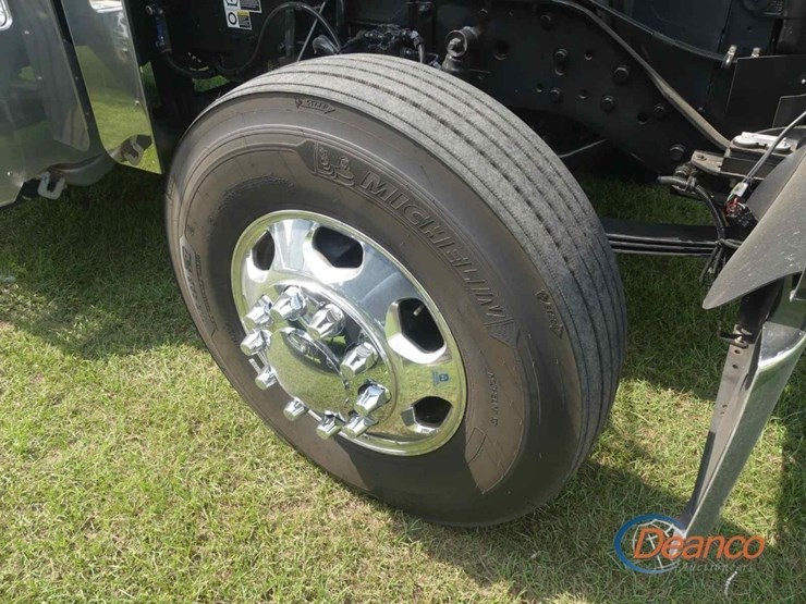 2024-kenworth-w900l-image-12
