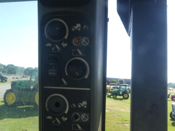 new-holland-tv140-image-16