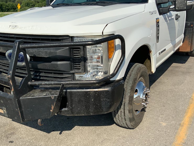 2017-ford-f350-xl-image-12