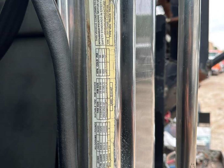 2012-peterbilt-367-image-15