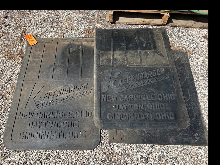 #1675-•-(4)-mud-flaps-image-2