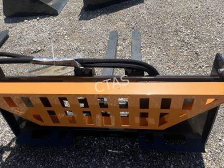 #29-•-wolverine-hydraulic-adjustable-skid-steer-forks-image-3