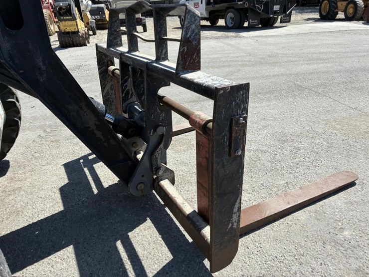 2012-skytrack-vr-g42d-telescopic-reach-lift-image-6