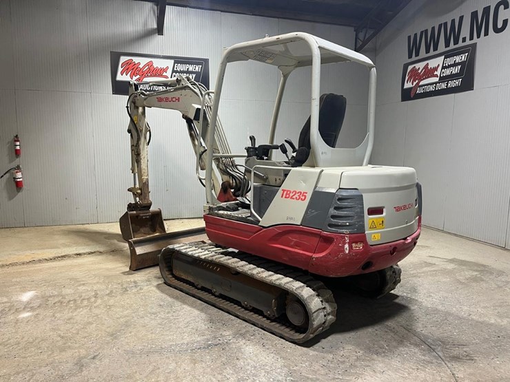 takeuchi-tb235-image-4