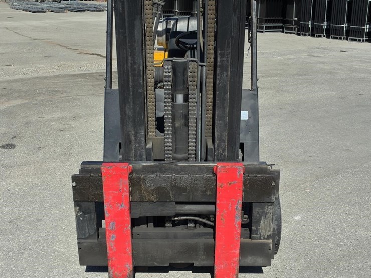 1999-yale-glc100mgngae09-forklift-image-7