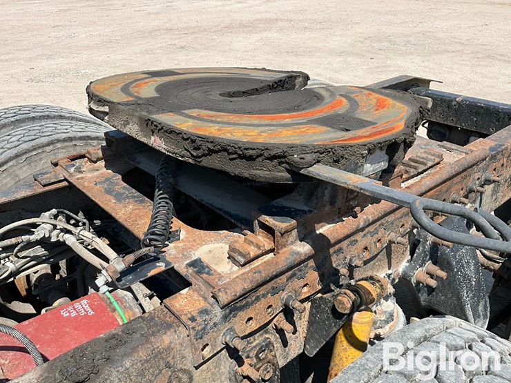 2002-freightliner-fld120-image-14