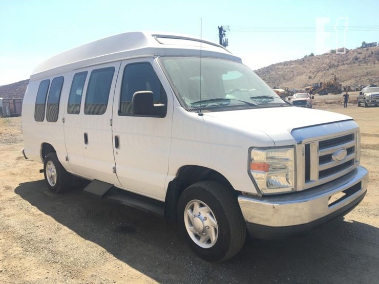 2014-ford-e150-image-2