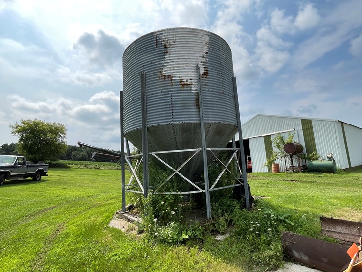 #5493-•-metal-feed-bin-image-3