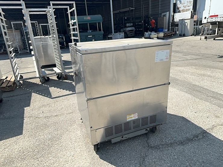 lot#--730---beverage-air-st34n-s-double-sided-access--cold-wall-milk-cooler-image-4