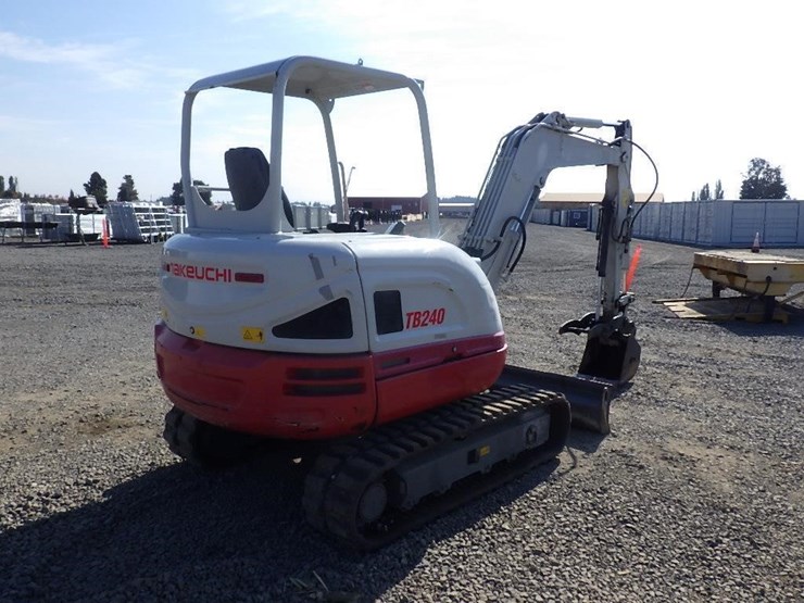 takeuchi-tb240-image-4