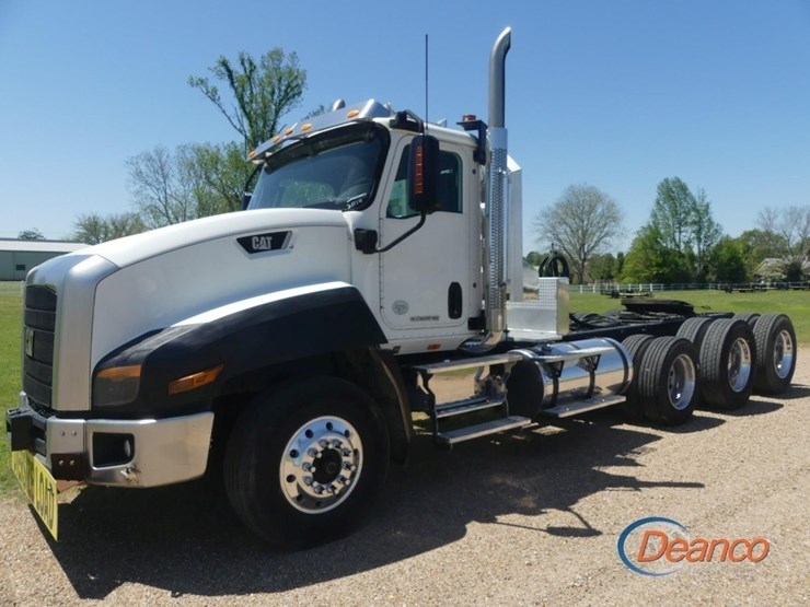 2014-caterpillar-ct660l-image-25