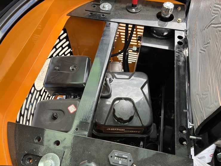 2025-vicsec-vc13c-hydraulic-excavator-image-13