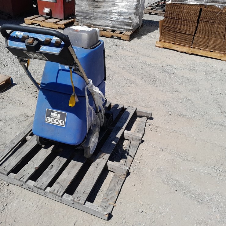 LOT#-972 -WINDSOR CLIPPER CARPET CLEANER