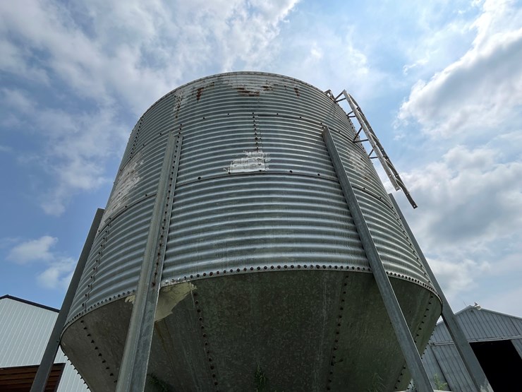 #5493-•-metal-feed-bin-image-5