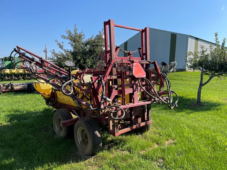 #5476-•-500-gallon-hardi-pull-behind-sprayer-image-6