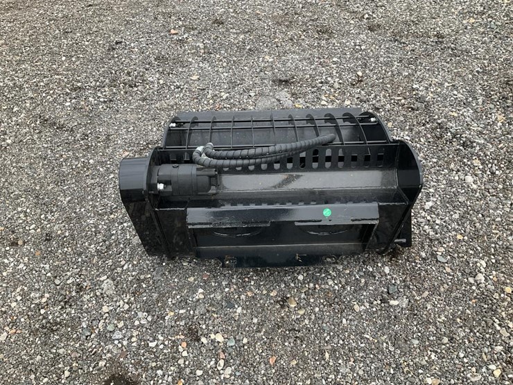 #1564-•-unused-mini-skid-steer-mixing-bucket-image-3