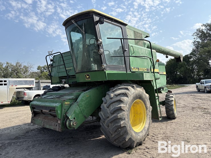 1982-john-deere-8820-image-1