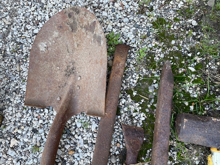#1590-•-handled-tools-image-4