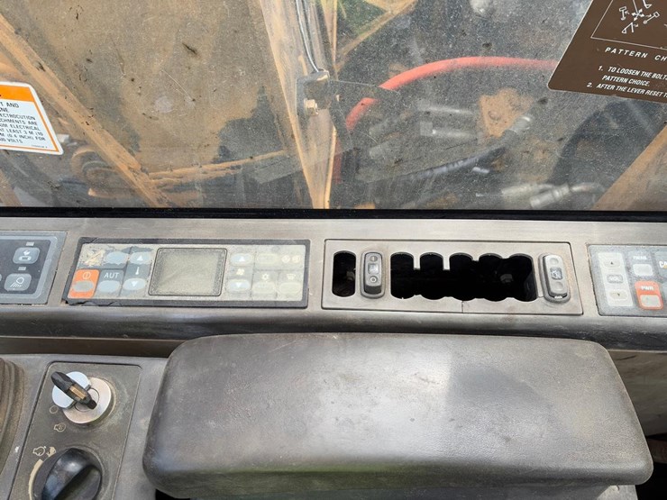 2004-caterpillar-311c-image-31