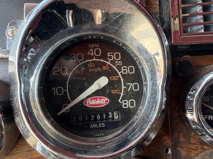 1997-peterbilt-378-image-10